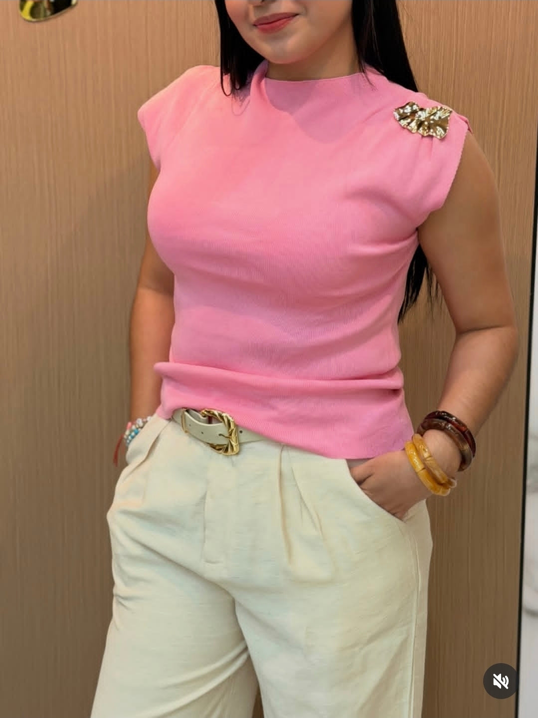 Blusa broche de flor